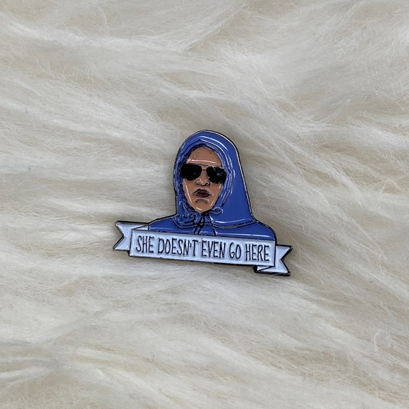 Mean girls enamel pin - Picture 1 of 4